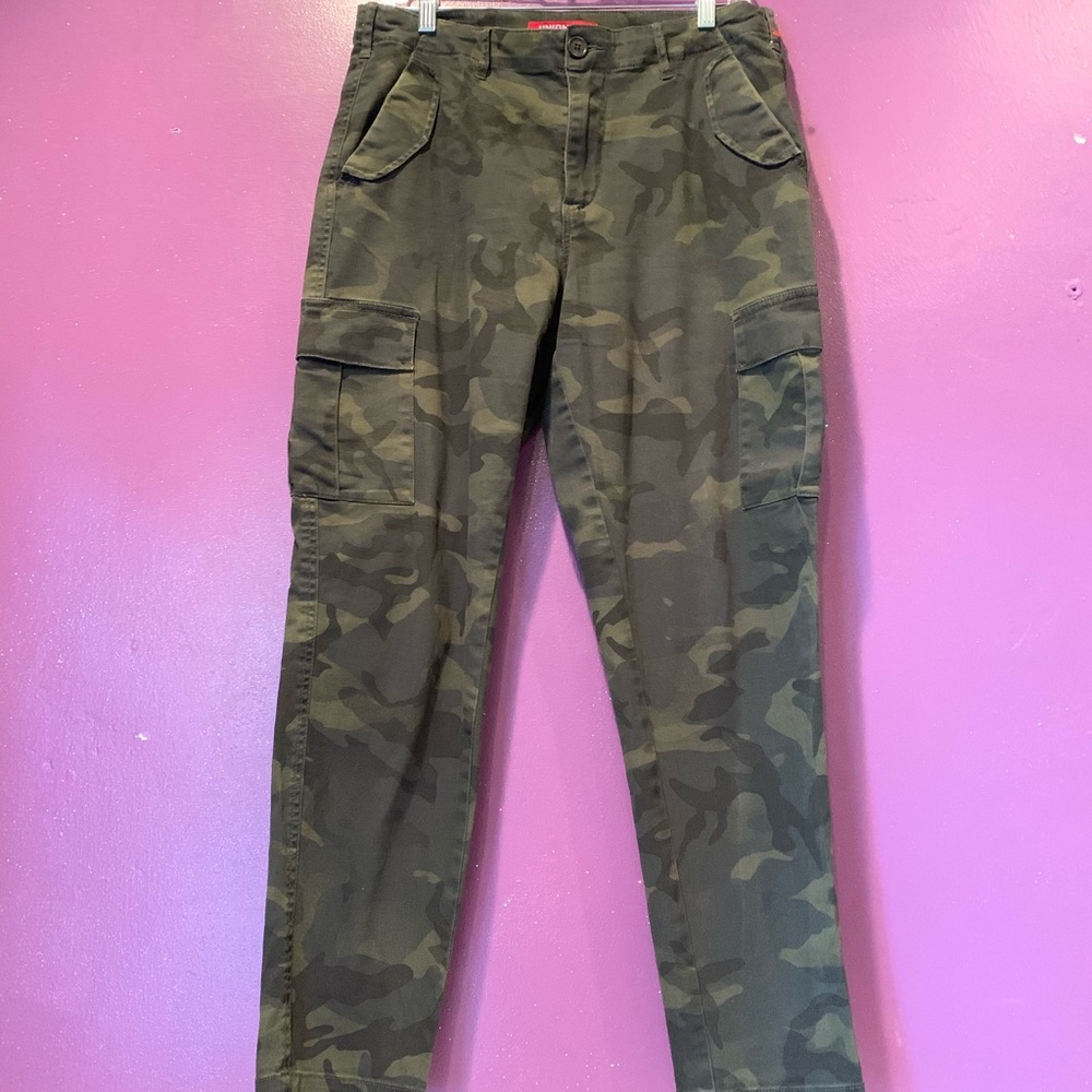 Juniors cargo camo pants